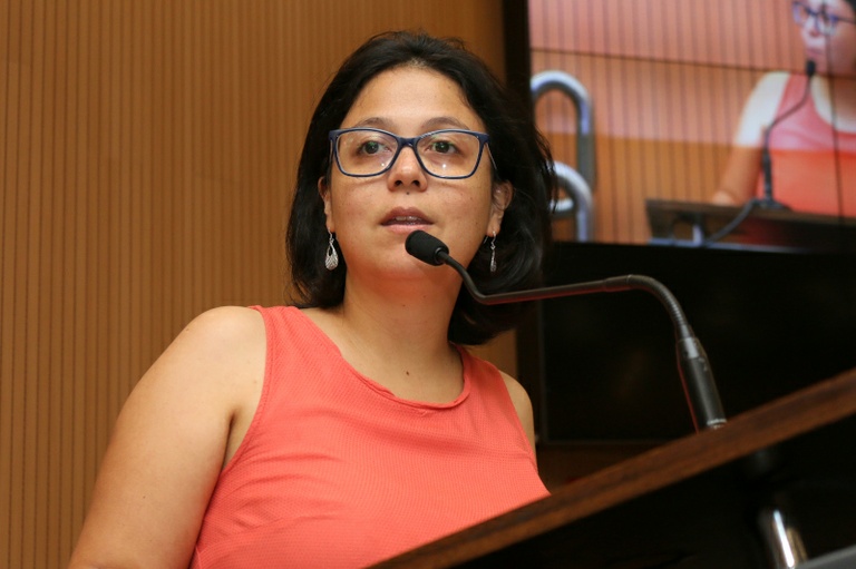 Mariana Conti quer que secretário municipal esclareça reestruturação dos centros de saúde devido à pandemia de Covid-19