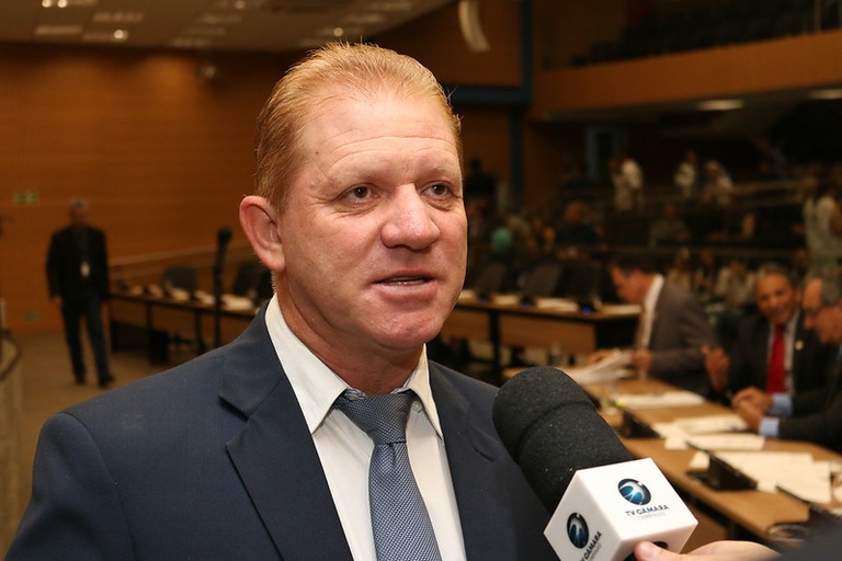 Gilberto Vermelho protocola projeto de lei que autoriza a circulação de motocicletas nas faixas exclusivas de ônibus