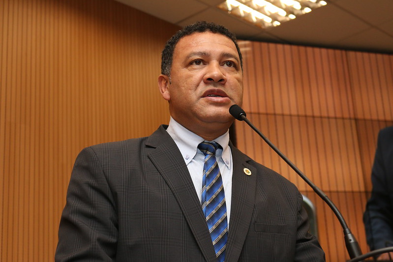 Permínio Monteiro protocola projeto que obriga instalação de mecanismos  de proteção anticoronavírus nas escolas objetivando a volta às aulas
