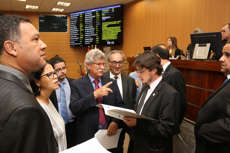 Câmara vota em 1ª análise, nesta quarta (19), reestruturação de procedimento de autorização a proprietários de imóveis para realizar asfaltamento de vias públicas