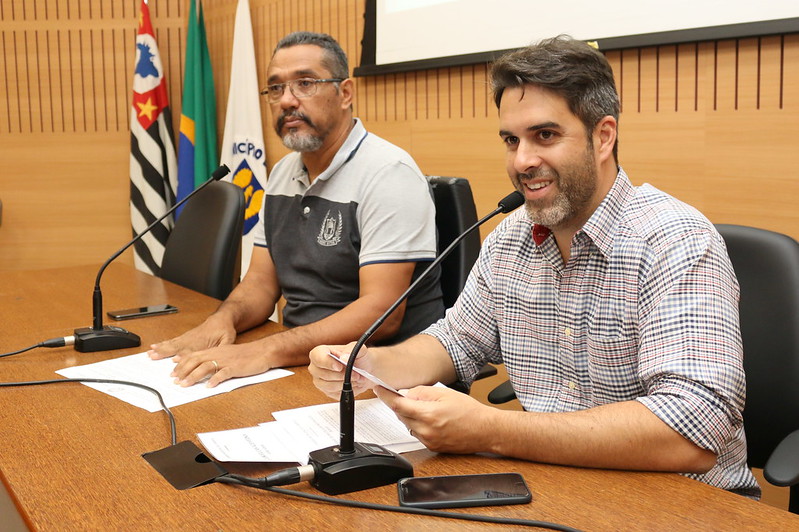 Comissão de Prevenção às Drogas traz um vendedor de panos para contar sua história de superação