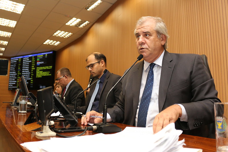 Inclusão e ampliação de mercado: Câmara aprova, em votação final, projeto que autoriza que trabalho de engraxate possa ser realizado por menores de 50 anos e pessoas com capacidade física reduzida