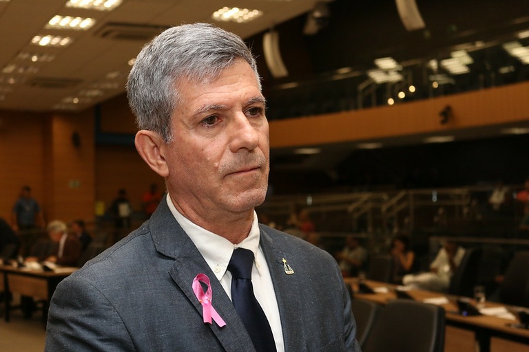 Paulo Haddad presta homenagem ao pároco da Paróquia Sant’Ana de Sousas