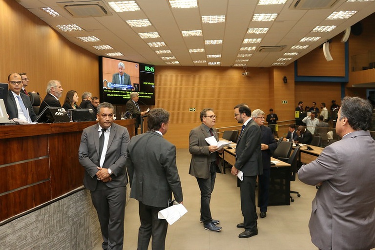 Primeira sessão do ano é marcada por mudanças nas lideranças de bancada; Rubens Gás oficializa estar sem partido