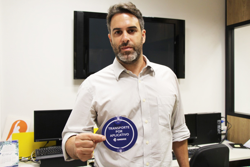 Após morte de motorista de aplicativo, vereador Nelson Hossri protocola PL que extingue adesivos identificadores de veículos