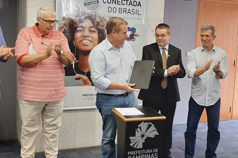 Inspirada por projeto da Câmara, Prefeitura quer obrigar empresas a organizarem emaranhados de fios elétricos, de telefone e TV a cabo nos postes
