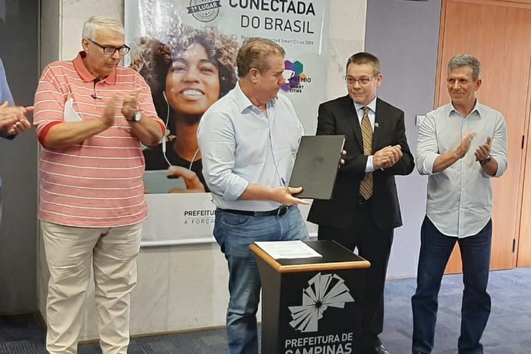 Inspirada por projeto da Câmara, Prefeitura quer obrigar empresas a organizarem emaranhados de fios elétricos, de telefone e TV a cabo nos postes