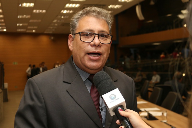 Carmo Luiz propõe a instalação de equipamentos de recargas para veículos elétricos nos novos condomínios residenciais e comerciais