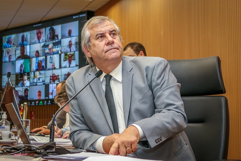 Incentivos a entidades de idosos, prioridade a cuidadores, e cabeleireiros como serviço essencial: nesta quinta-feira (25), Câmara vota três projetos de lei relacionados à pandemia de coronavirus
