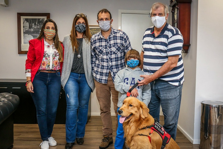 Marcos Bernardelli recebe ativistas da causa dos cães de assistência