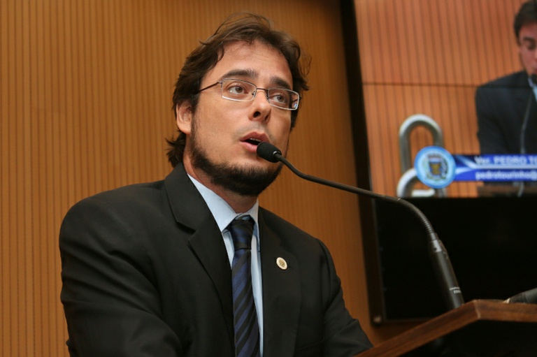 Pedro Tourinho cobra da prefeitura mais segurança para os trabalhadores da saúde que estão na linha de frente do combate ao coronavírus