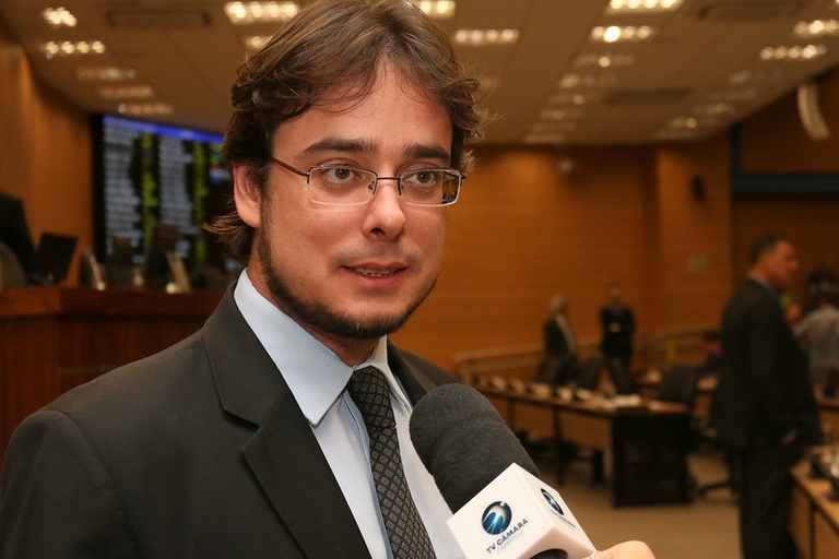 Pedro Tourinho questiona no Ministério Público o retorno ao trabalho dos servidores da Sanasa