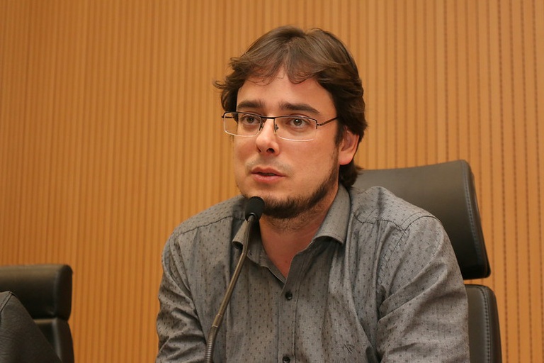 Pedro Tourinho pede intervenção do Ministério Público na demissão de mais de 700 estagiários da Prefeitura   