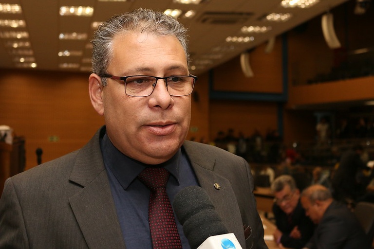 Projeto de Carmo Luiz institui auxílio emergencial para motoristas de táxis e aplicativos no valor de mais de mil reais durante a quarentena