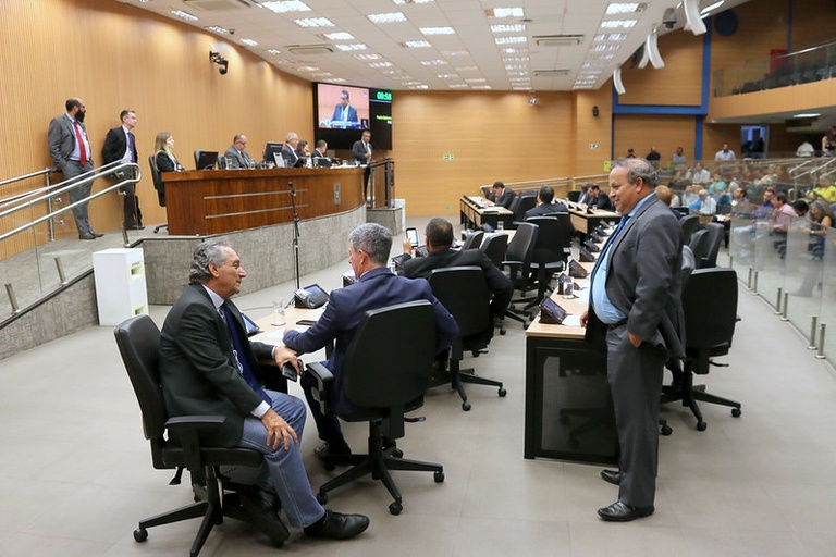 Câmara aprova, em votação final, projeto que protege abelhas silvestres nativas,  fundamentais para polinização de plantas nativas e estabilidade dos ecossistemas 