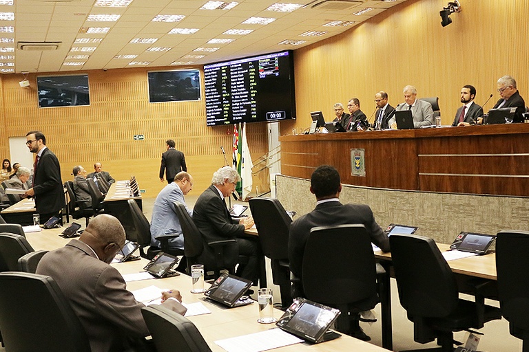 Coronavírus: vereadores aprovam requerimento para que Câmara possa realizar reuniões plenárias e temáticas de caráter extraordinário por meio virtual