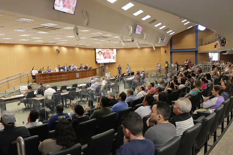 Em audiência com grande participação popular, vereadores recebem sugestões da população para projetos envolvendo a APA