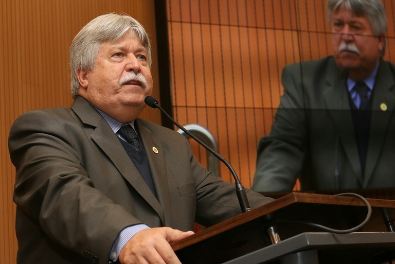 Jorge Schneider quer que prefeitura pague bônus de mil reais a servidores da Saúde que estejam na linha de frente contra Coronavírus
