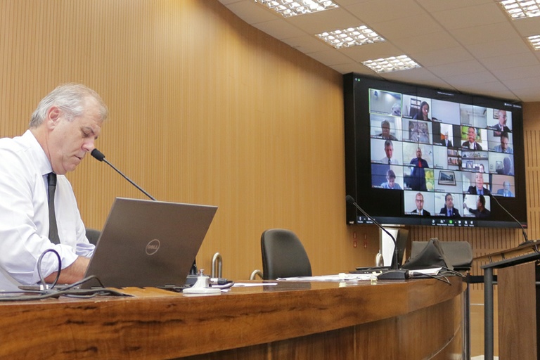 Nas primeiras reuniões extraordinárias à distância da história da Câmara, vereadores aprovam por unanimidade a ampliação em 20 mil vidas do cartão Nutrir; confira os resultados