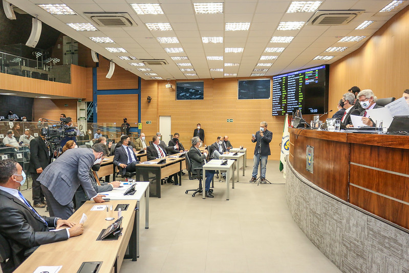 Câmara vota nesta segunda (16), em primeira análise, obrigatoriedade do Executivo divulgar informações sobre plantões médicos da rede municipal e de avisos sonoros para cegos em agências bancárias