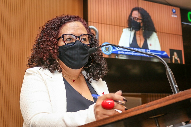 Guida Calixto afirma que Medida Provisória 1045-2021 precariza direitos trabalhistas e protocola moção de protesto contra a MP