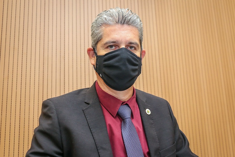 Projeto de lei de Eduardo Magoga garante o fornecimento gratuito de fraldas descartáveis a idosos, pessoas com deficiência ou portadores de paralisa cerebral