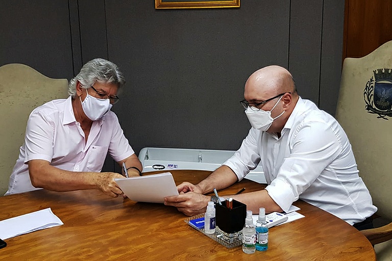 Zé Carlos discute com o prefeito Dario Saadi formas de suspender execuções fiscais em plena pandemia