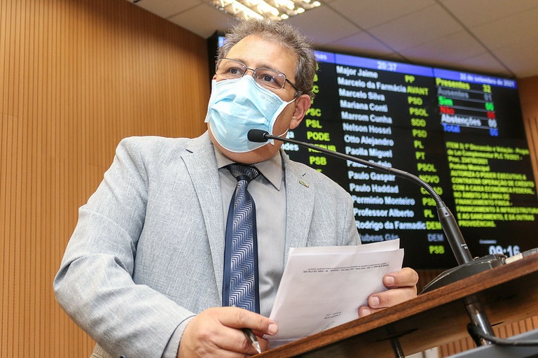 Carmo Luiz apela ao Congresso para prorrogar por cinco anos a isenção de IPI na compra de carros novos por taxistas, cooperativas e pessoas com deficiência