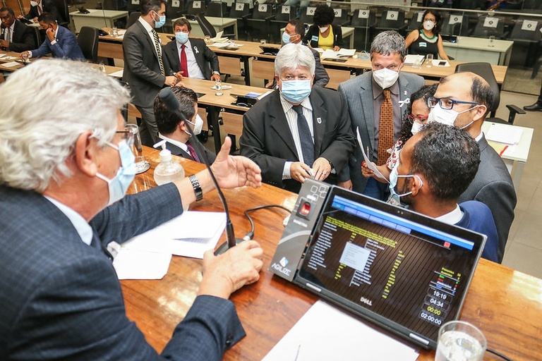 Retrospectiva 2021: em abril, Zé Carlos assume a presidência do Parlamento da RMC; vereadores aprovam projeto que pune festas clandestinas durante a pandemia e o programa Mais Saúde