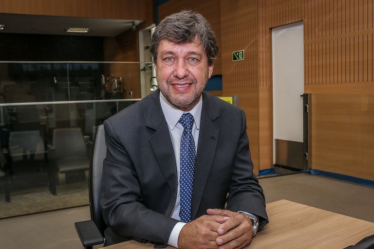 Luiz Cirilo protocola projeto de lei que classifica mais de 15 tipos de atividades como essenciais, entre elas bares e restaurantes