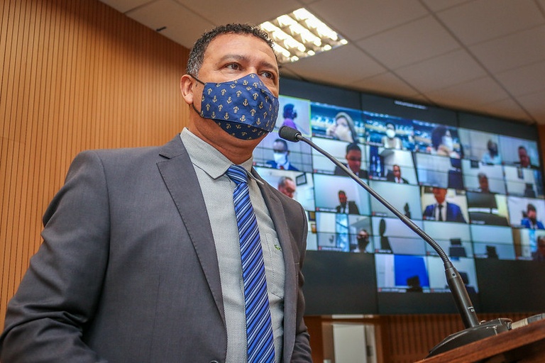 Projeto de Lei de Permínio Monteiro obriga órgãos públicos e ônibus a divulgarem informações sobre como realizar denúncias de violência contra crianças e adolescentes
