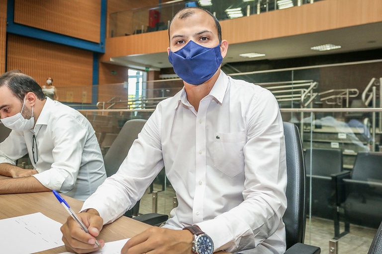 Rodrigo da Farmadic requer a constituição de uma Comissão de Estudos para analisar o projeto de implantação de vias marginais na Rodovia Santos Dumont