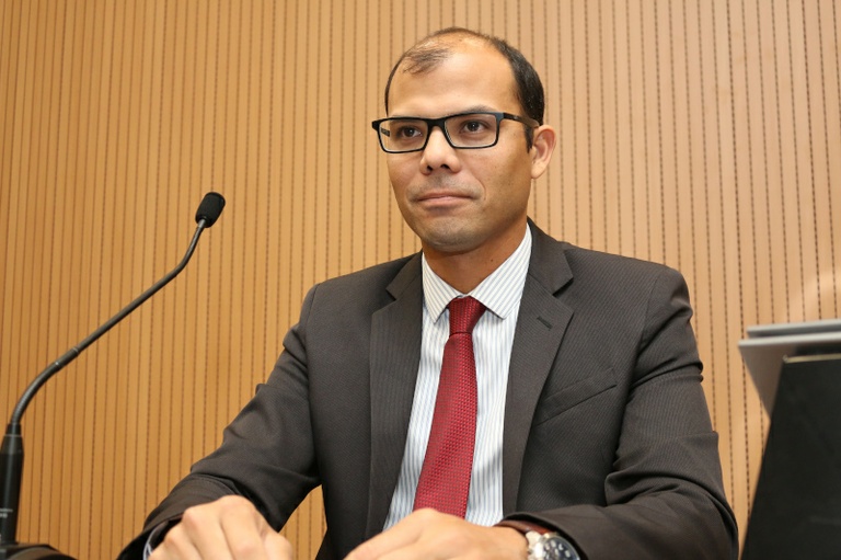 Rodrigo da Farmadic solicita a inclusão de profissionais que atuam em farmácias, nas forças de segurança e no setor de transporte no grupo prioritário de vacinação contra a covid
