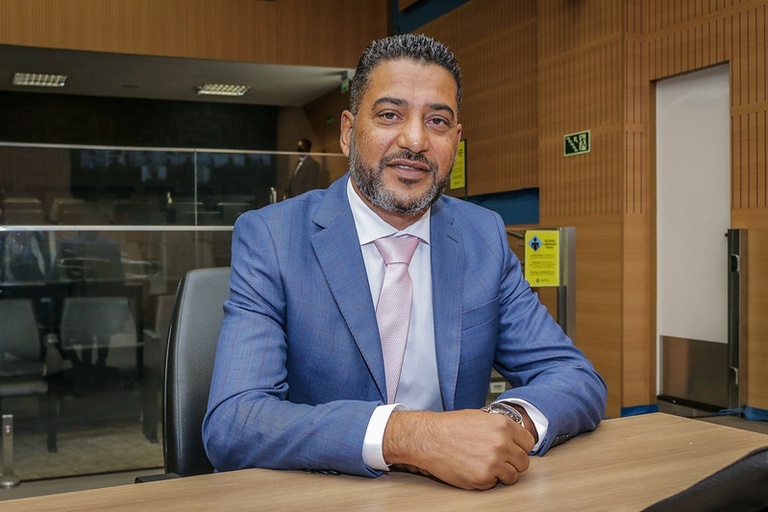 Projeto de Carlinhos Camelô prevê a isenção do pagamento de taxas aos permissionários da ocupação do uso do solo público e institui o Refis da Setec