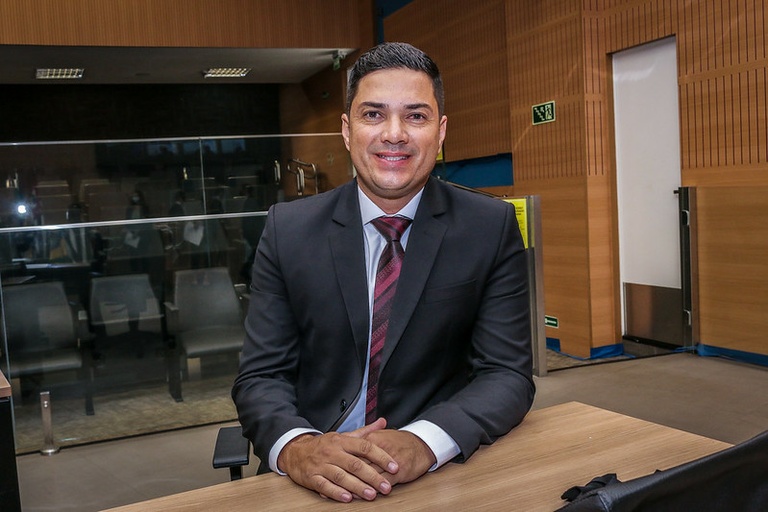Projeto de lei de Otto Alejandro cria pontos de embarque e desembarque para passageiros do transporte por aplicativo