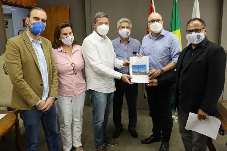 Comissão de Estudos sobre o Desenvolvimento do Campo Grande entrega relatório preliminar ao prefeito Dario Saadi