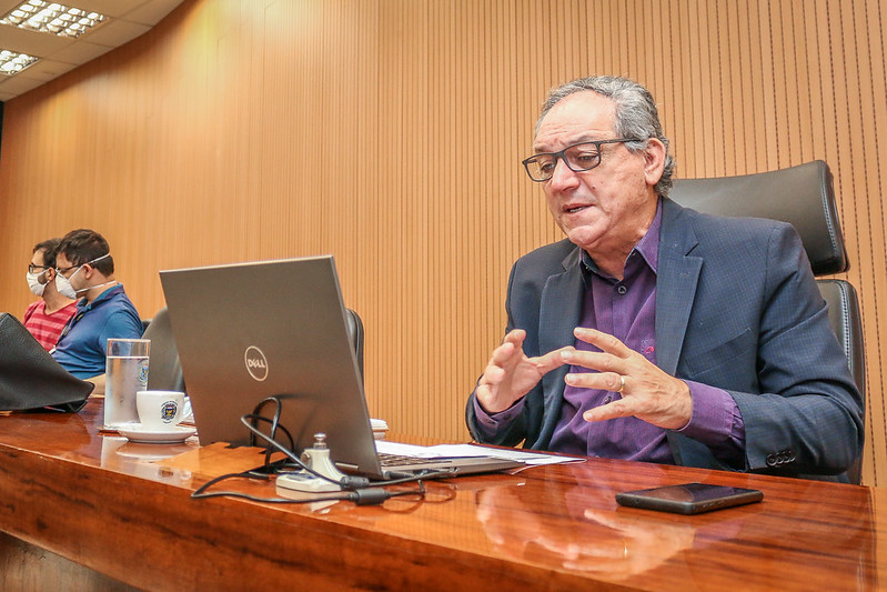 Luiz Rossini apela para inserir no grupo prioritário da vacinação contra a covid estudantes aprovados em universidades no exterior; 19 alunos da Unicamp correm o risco de perder a qualificação na França