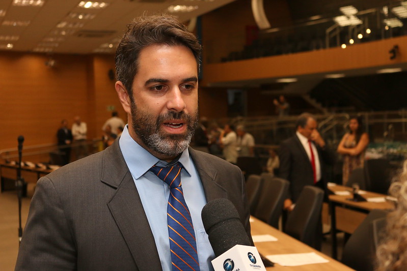 Nelson Hossri protocola projeto de lei que obriga agressor a ressarcir os serviços públicos acionados em caso de violência doméstica