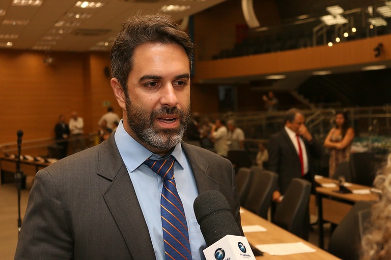 Nelson Hossri protocola projeto de lei que obriga agressor a ressarcir os serviços públicos acionados em caso de violência doméstica