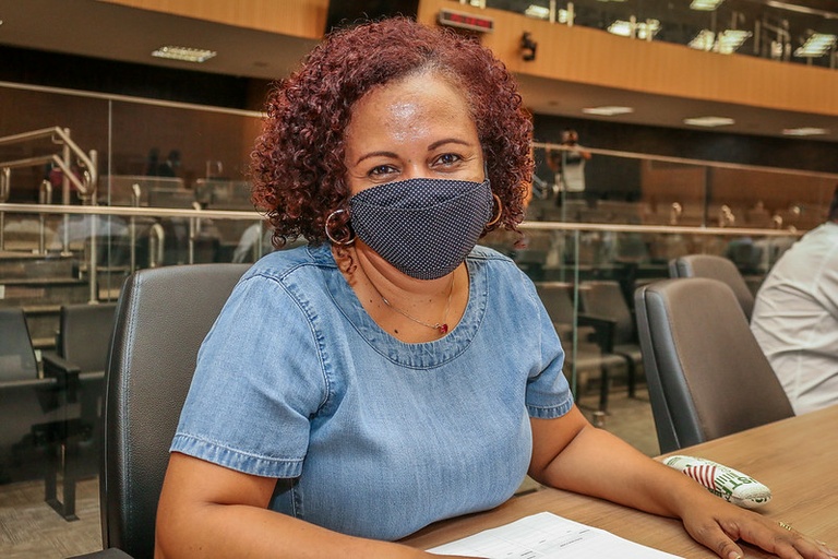 Guida Calixto protesta contra condutas homofóbicas dentro da Empresa Basf Química