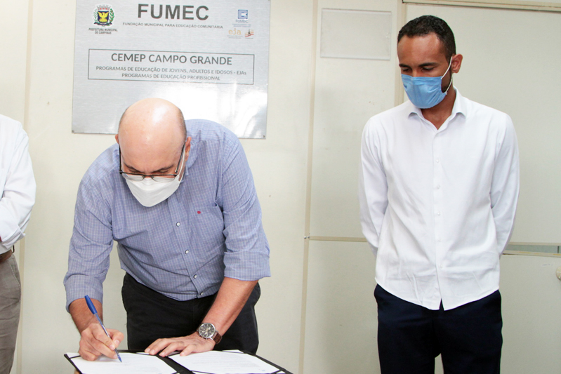 Higor Diego participa de assinatura de ordem de serviço para reforma do Ceprocamp - Campo Grande, que havia solicitado em indicação