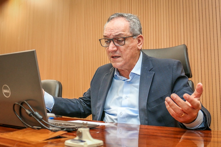 Luiz Rossini apela para o governo incluir mulheres lactantes, gestantes e puérperas no grupo prioritário para vacinação contra a covid