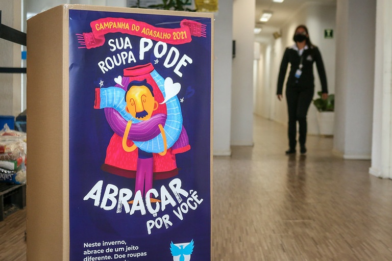 Sua roupa pode abraçar por você! Câmara adere à campanha do agasalho e é um dos postos de arrecadação: doações podem ser feitas na recepção da Avenida da Saudade