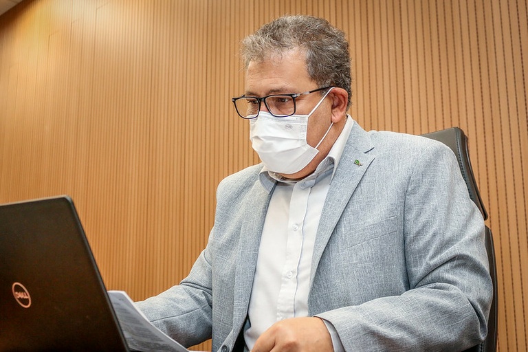 Carmo Luiz apresenta projeto que incentiva a doação de uniforme escolar na rede municipal de ensino por parte de ex-alunos