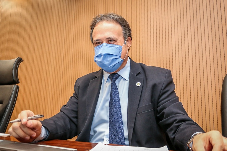 Professor Alberto comemora o Dia da Reforma Protestante com a entrega de diversas honrarias