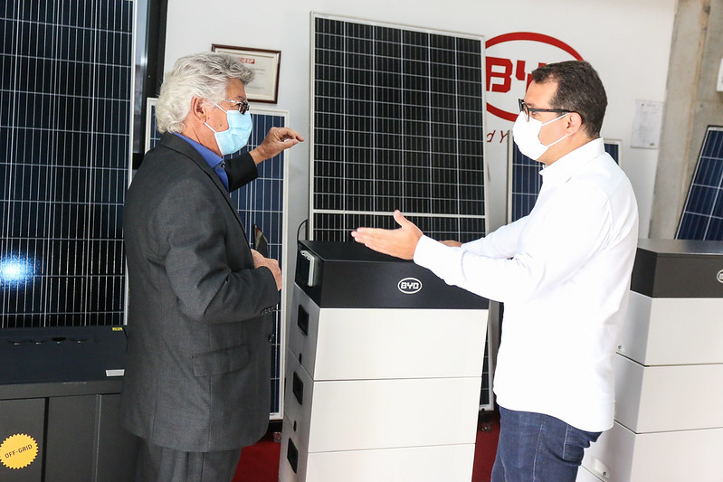 Rumo à energia limpa e sustentável: Câmara receberá da BYD, sem custos, projeto para instalação de sistema fotovoltaico