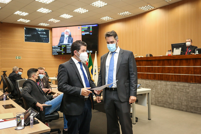 Vereadores aprovam projeto que concede ampla defesa para motoristas de aplicativo e suspende a exigência de oito anos para uso dos veículos até o final de 2022