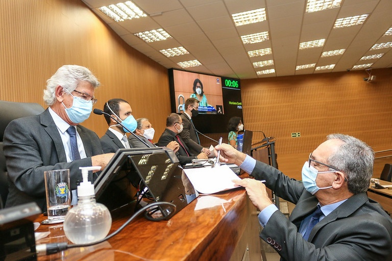 Vereadores aprovam, em votação final, lei que obriga CPFL e outras empresas a retirar fios inutilizados dos postes
