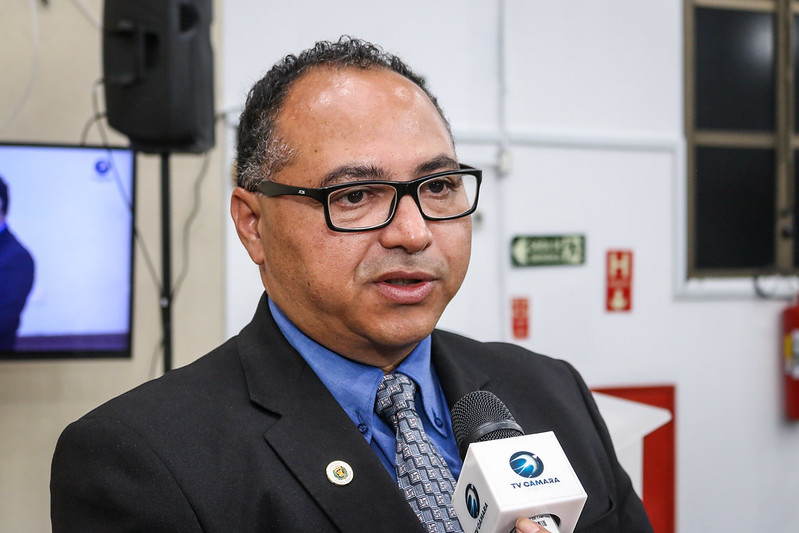 Cecílio Santos questiona exigência de agendamento para fiscalizar obra da Prefeitura