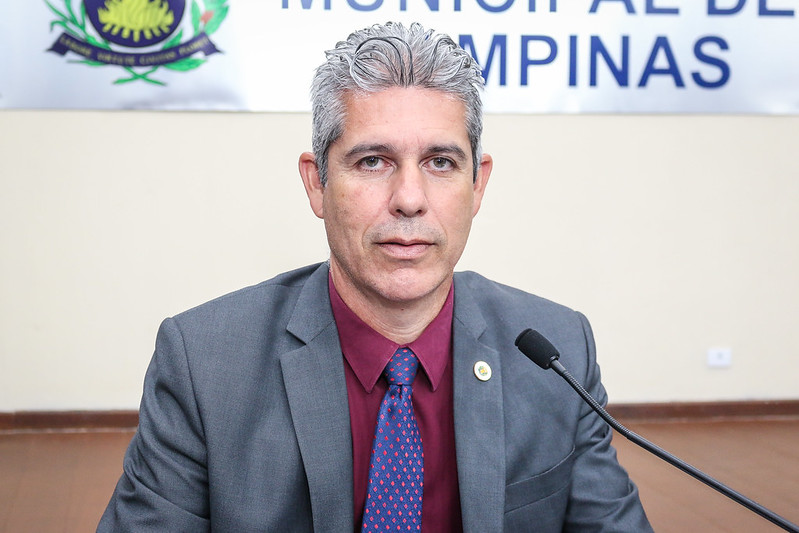Eduardo Magoga apresenta PL que torna obrigatório o uso de dispositivos sonoros nos ônibus, para facilitar o embarque e desembarque de pessoa com deficiência visual